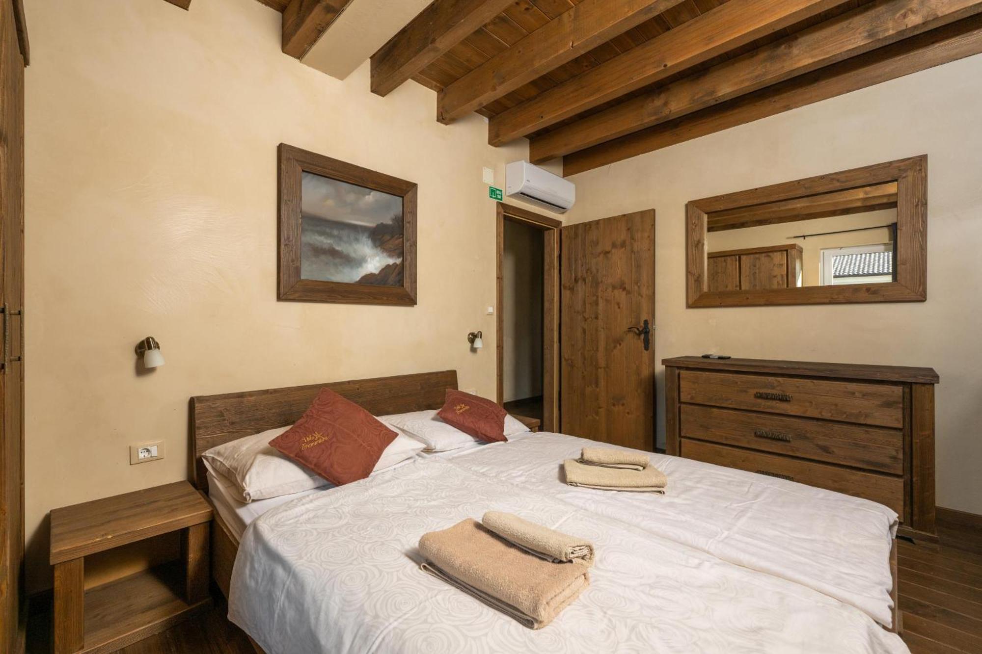 Villa Castagna Near The Sea With Private Pool And Sauna Premantura Exterior foto