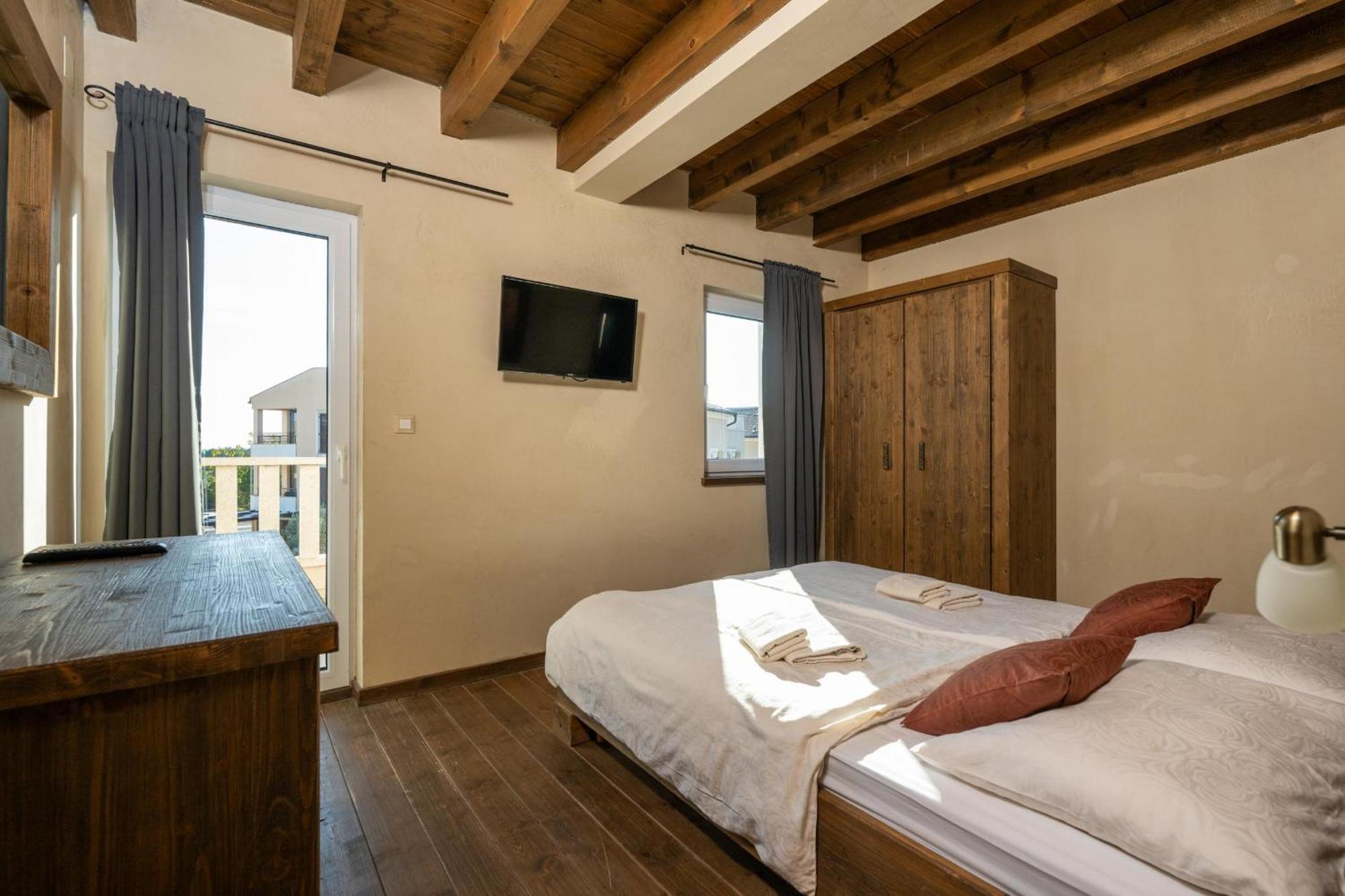 Villa Castagna Near The Sea With Private Pool And Sauna Premantura Exterior foto