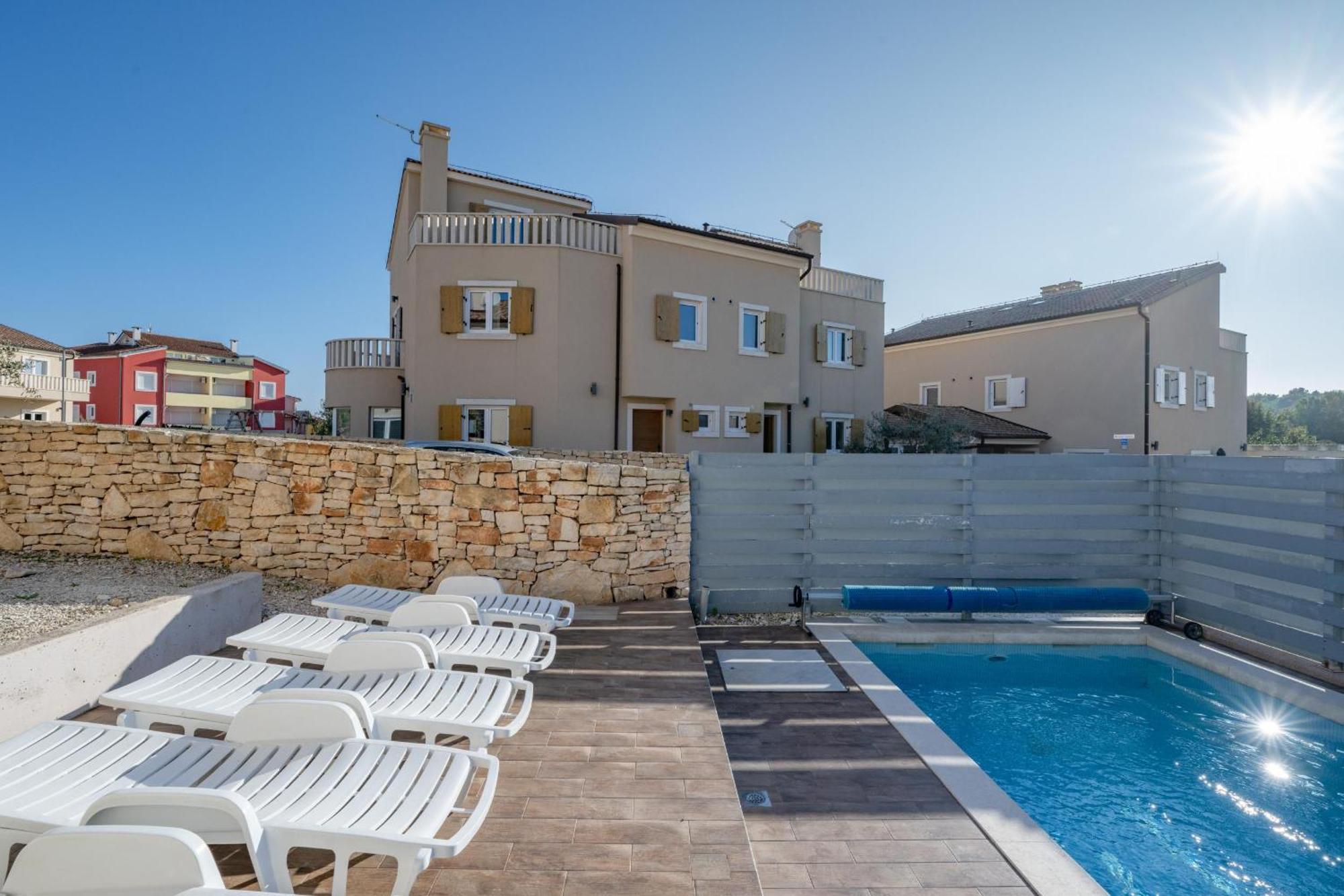 Villa Castagna Near The Sea With Private Pool And Sauna Premantura Exterior foto