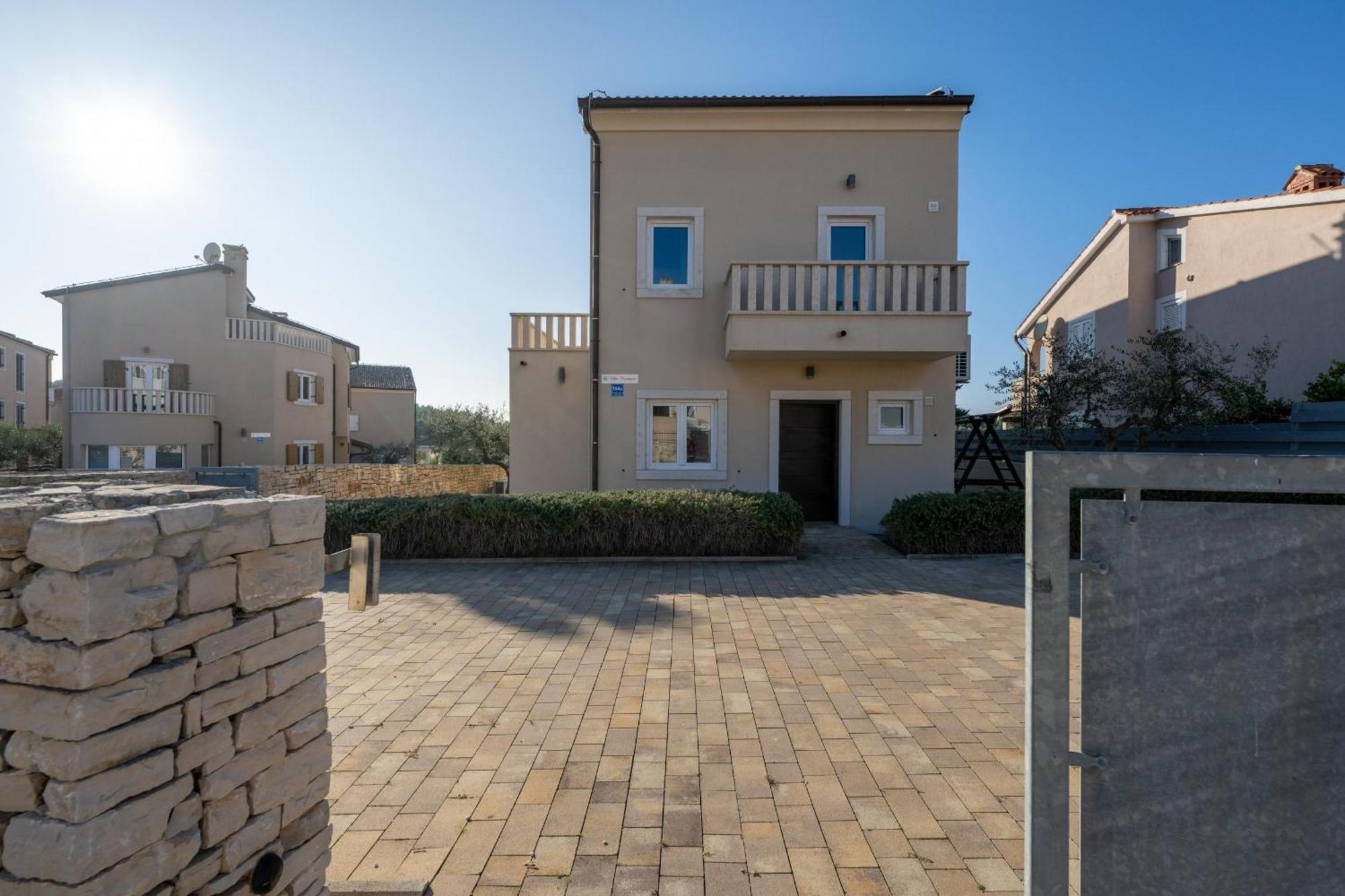 Villa Castagna Near The Sea With Private Pool And Sauna Premantura Exterior foto