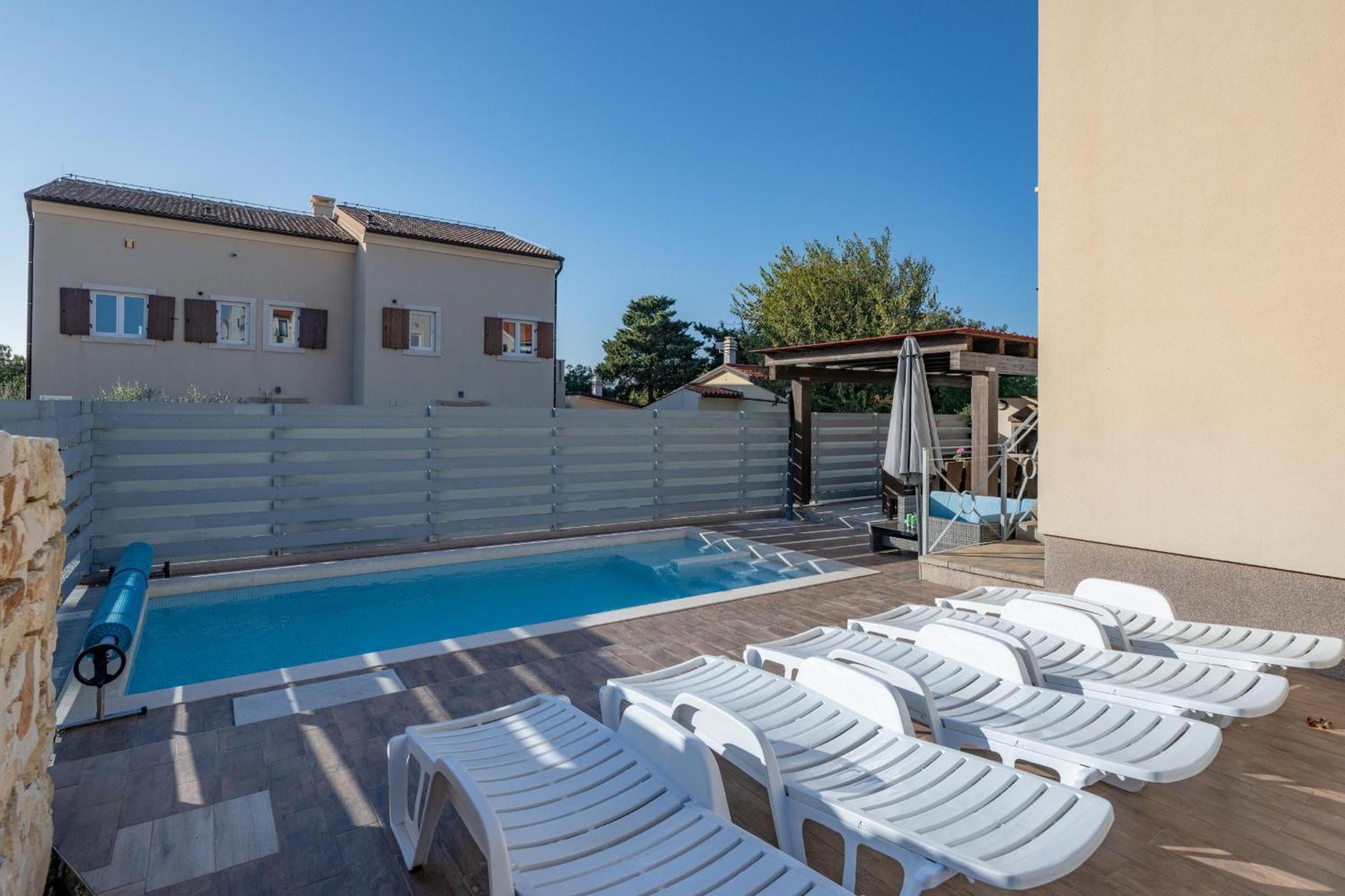 Villa Castagna Near The Sea With Private Pool And Sauna Premantura Exterior foto