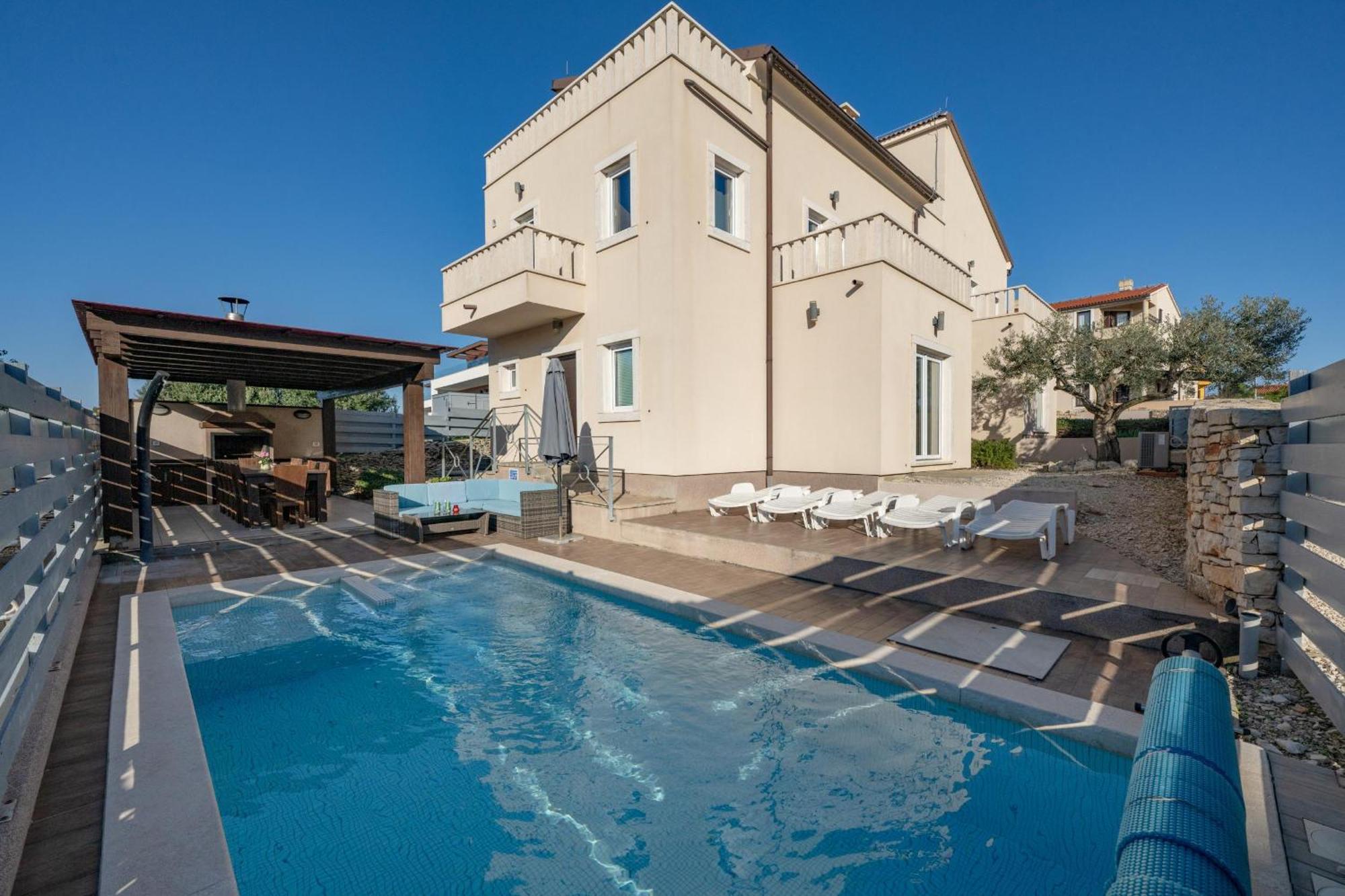 Villa Castagna Near The Sea With Private Pool And Sauna Premantura Exterior foto