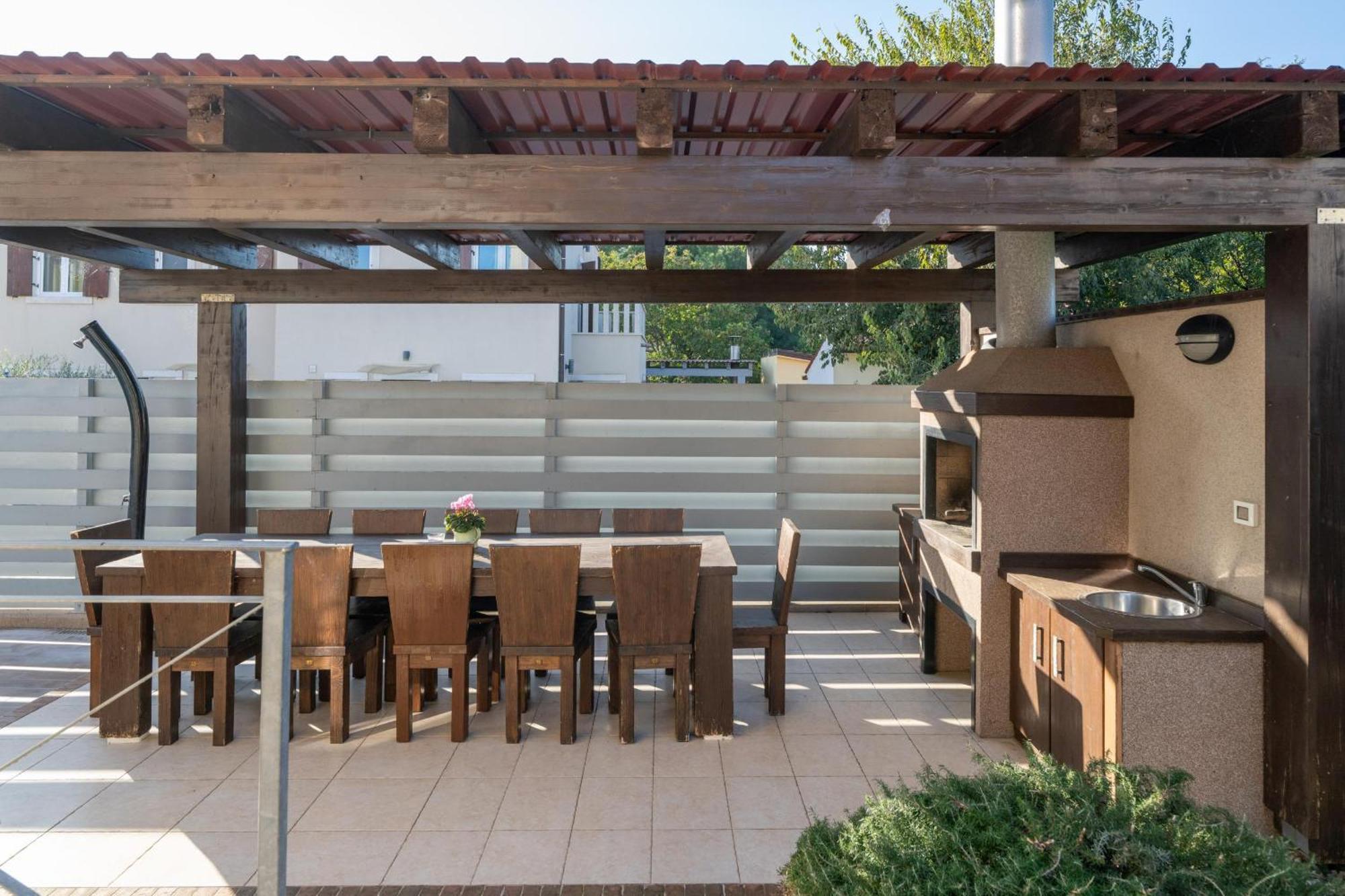 Villa Castagna Near The Sea With Private Pool And Sauna Premantura Exterior foto