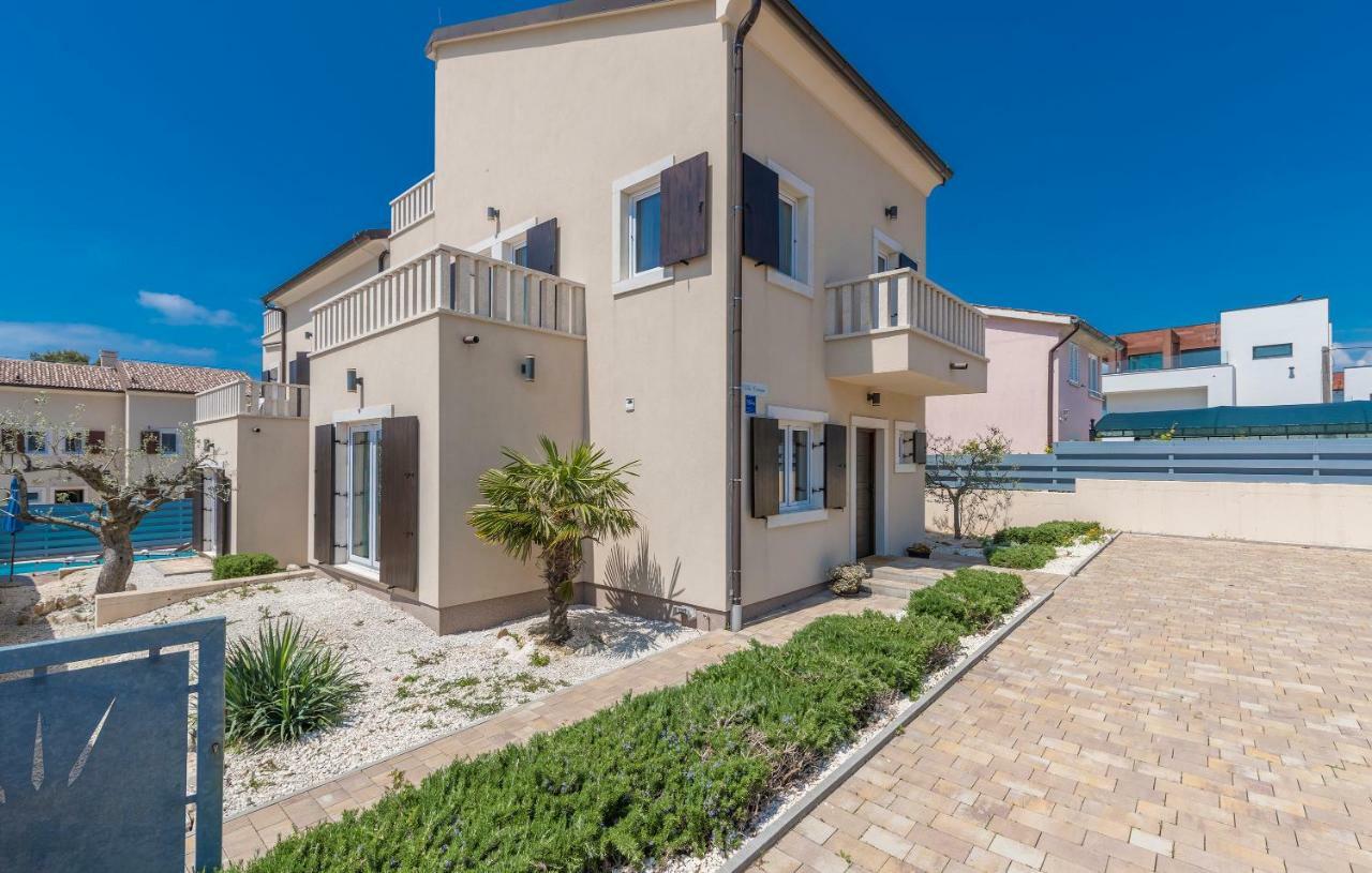 Villa Castagna Near The Sea With Private Pool And Sauna Premantura Exterior foto