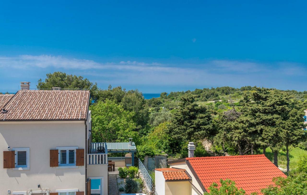 Villa Castagna Near The Sea With Private Pool And Sauna Premantura Exterior foto