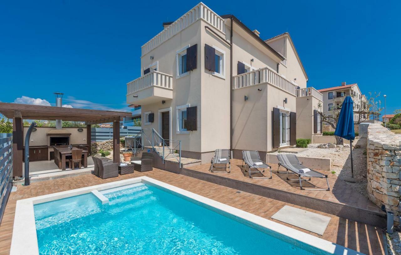 Villa Castagna Near The Sea With Private Pool And Sauna Premantura Exterior foto