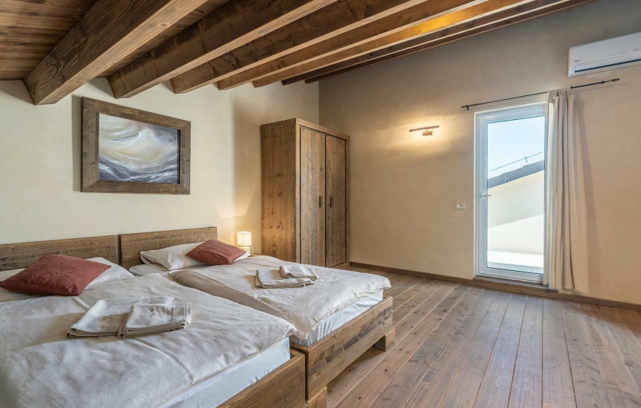 Villa Castagna Near The Sea With Private Pool And Sauna Premantura Exterior foto