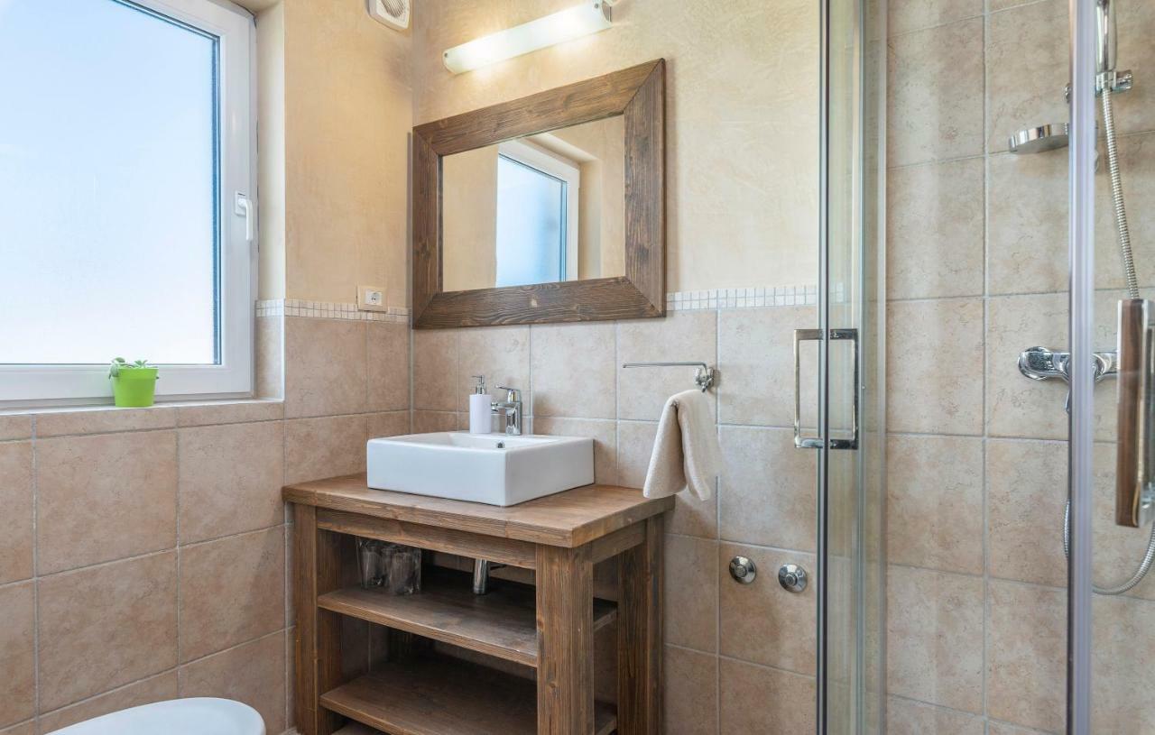 Villa Castagna Near The Sea With Private Pool And Sauna Premantura Exterior foto